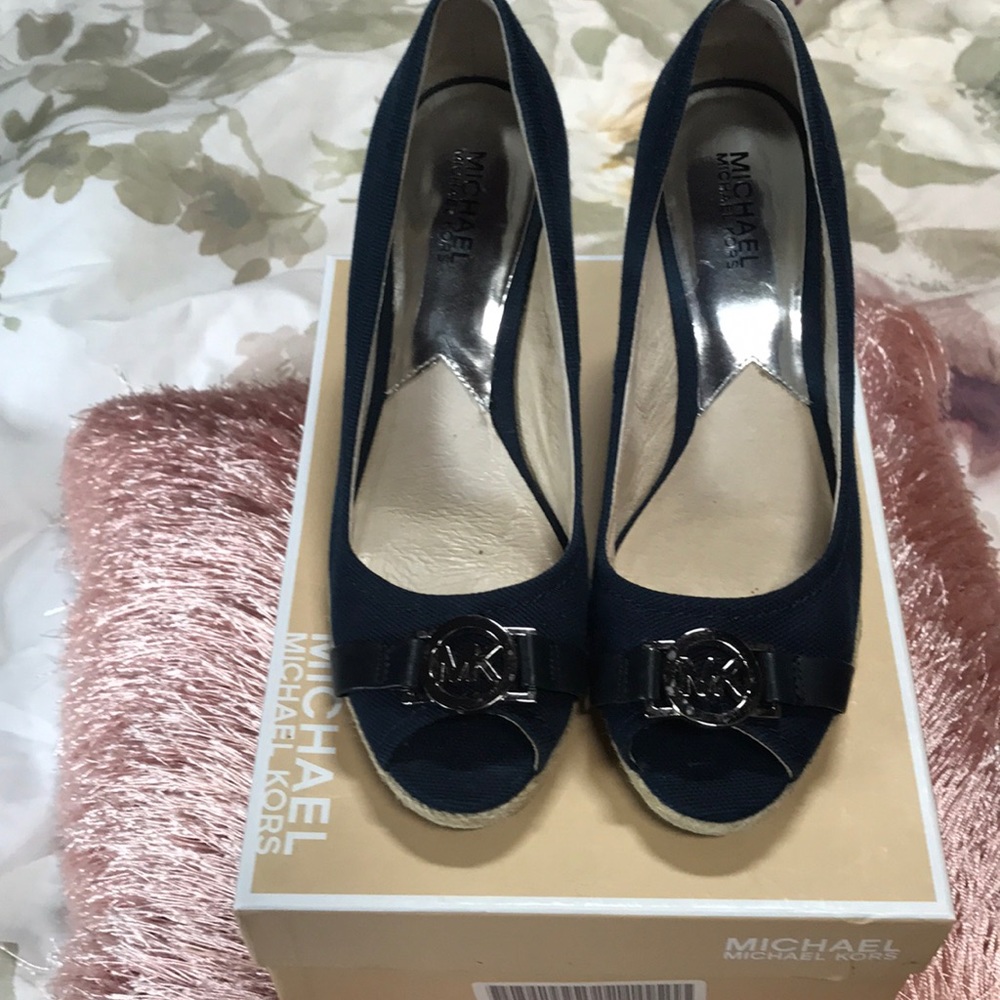 Michael Kors Navy peep toe 4” wedges